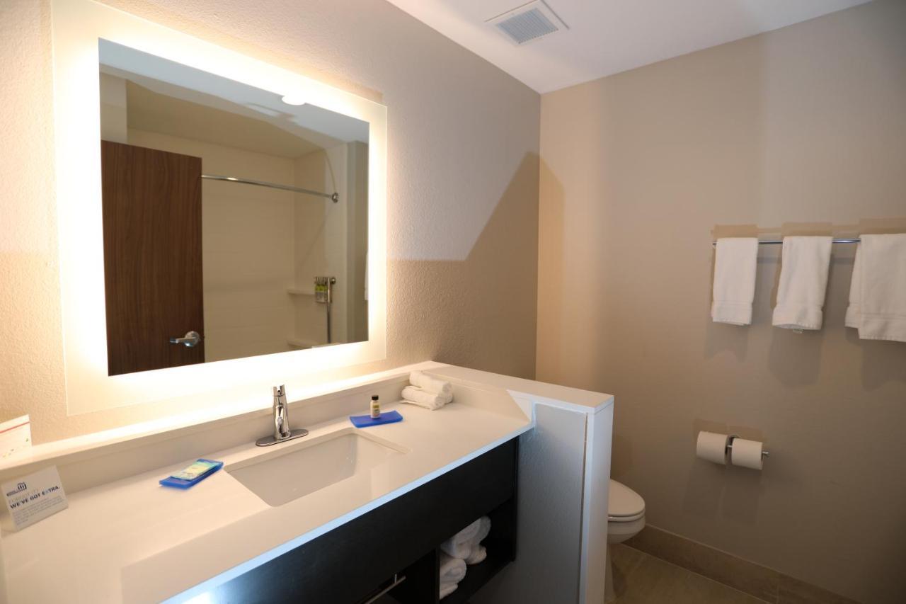 Holiday Inn Express & Suites - Forney By Ihg Exteriör bild